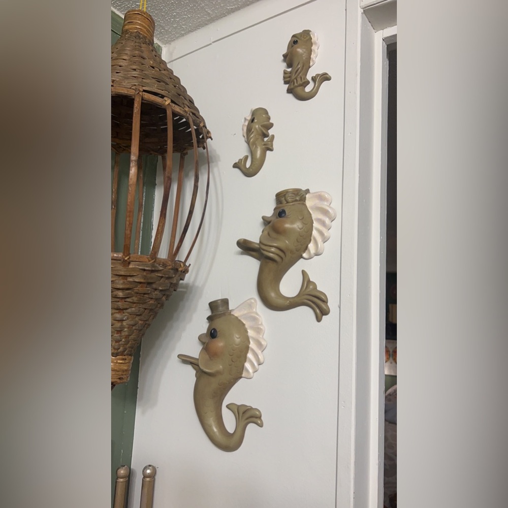 Vintage bathroom decor, fish family.
